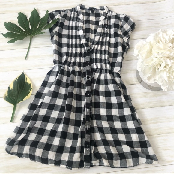 Tops - Xs black and white checked button down tie shirt